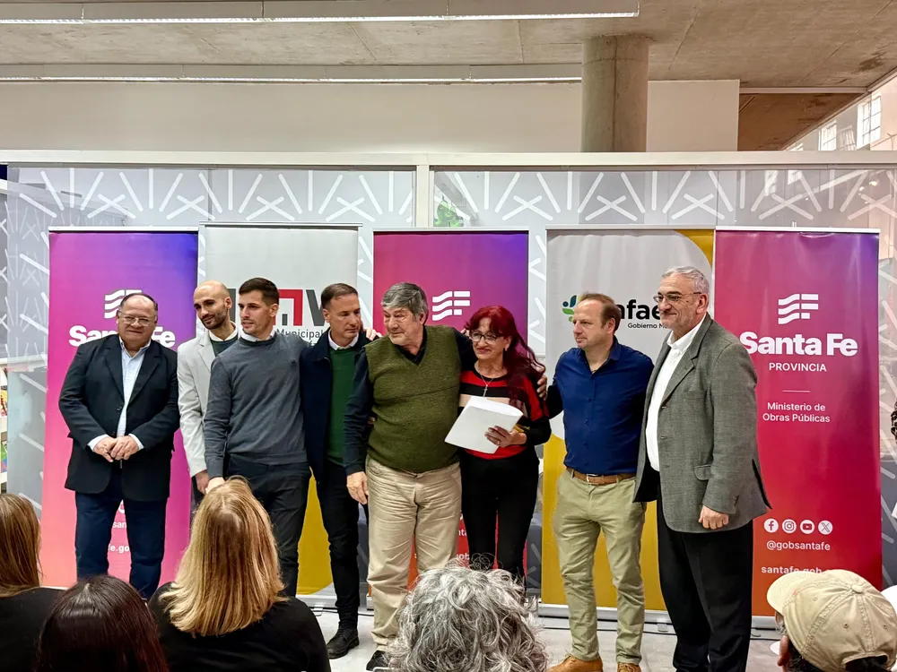 24 FAMILIAS RECIBIERON LAS ESCRITURAS DE SU VIVIENDA